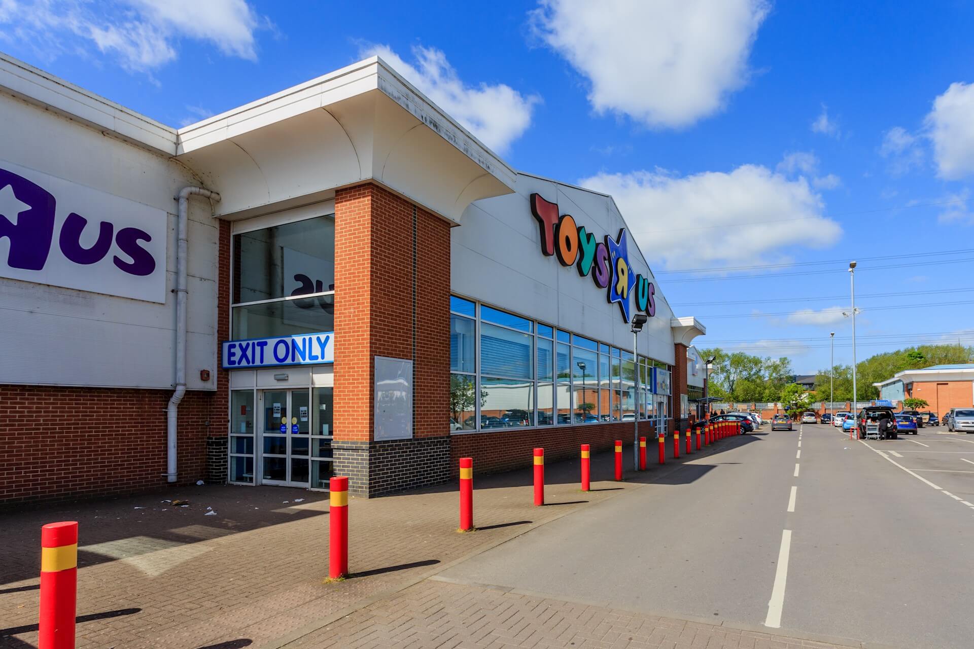 £26m Sales And Flurry Of Lettings At Former Toys 'R' Us Estate FI